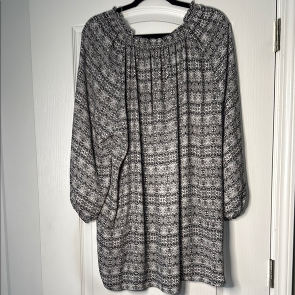 Violet + Claire Gray Patterned Blouse Women’s Size 3X - Picture 2 of 2